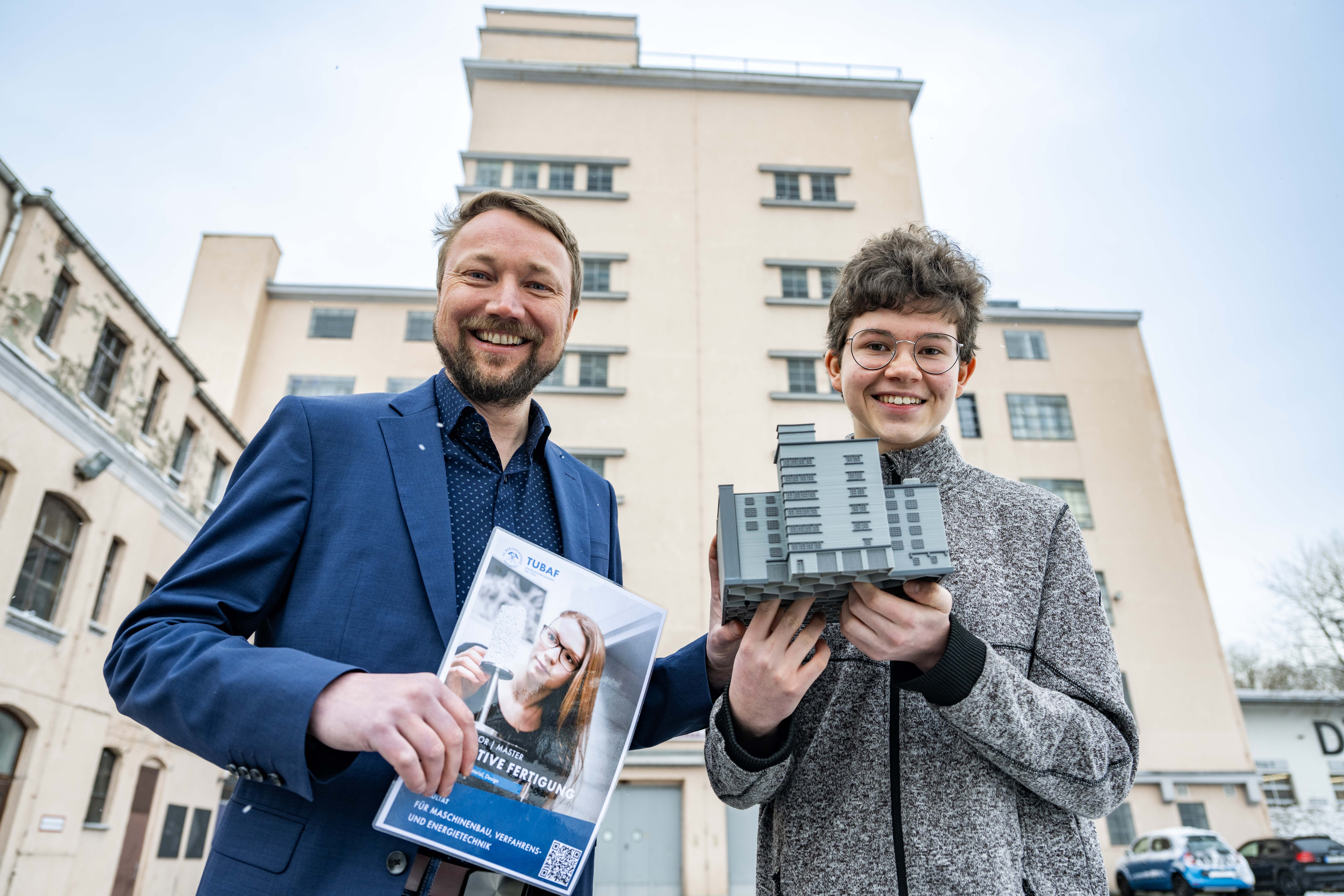 Übergabe des 3D-Tastmodells der historischen Hochgarage